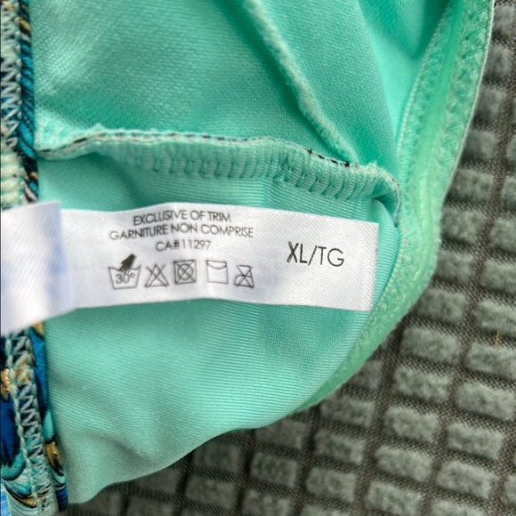 Feather Print Halter Bikini Top - Picture 4 of 5